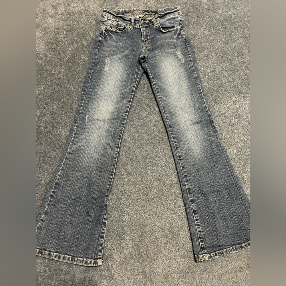 Refuge Premium Women’s Jeans size 5S low rise, boot cut, distressed.